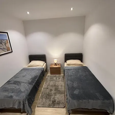 Maisonette In Center * Sliema