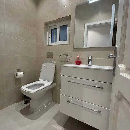 Maisonette In Center *